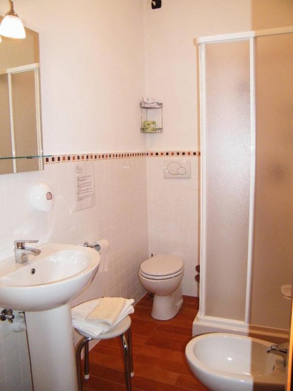 Albergo Amici Varese Ligure Rum bild